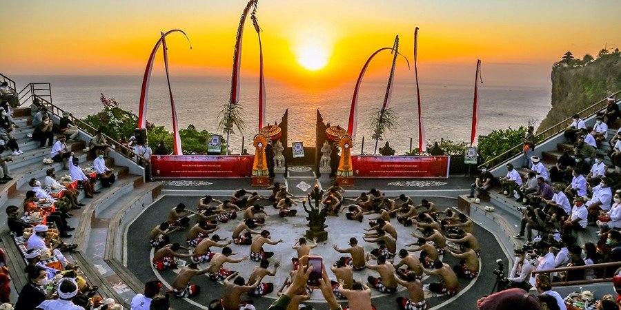 ULUWATU KECAK DANCE